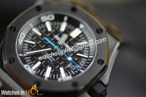 Black-Out Audemars Piguet Offshore Diver Replica Watch with a sapphire crystal window to protect it from nicks